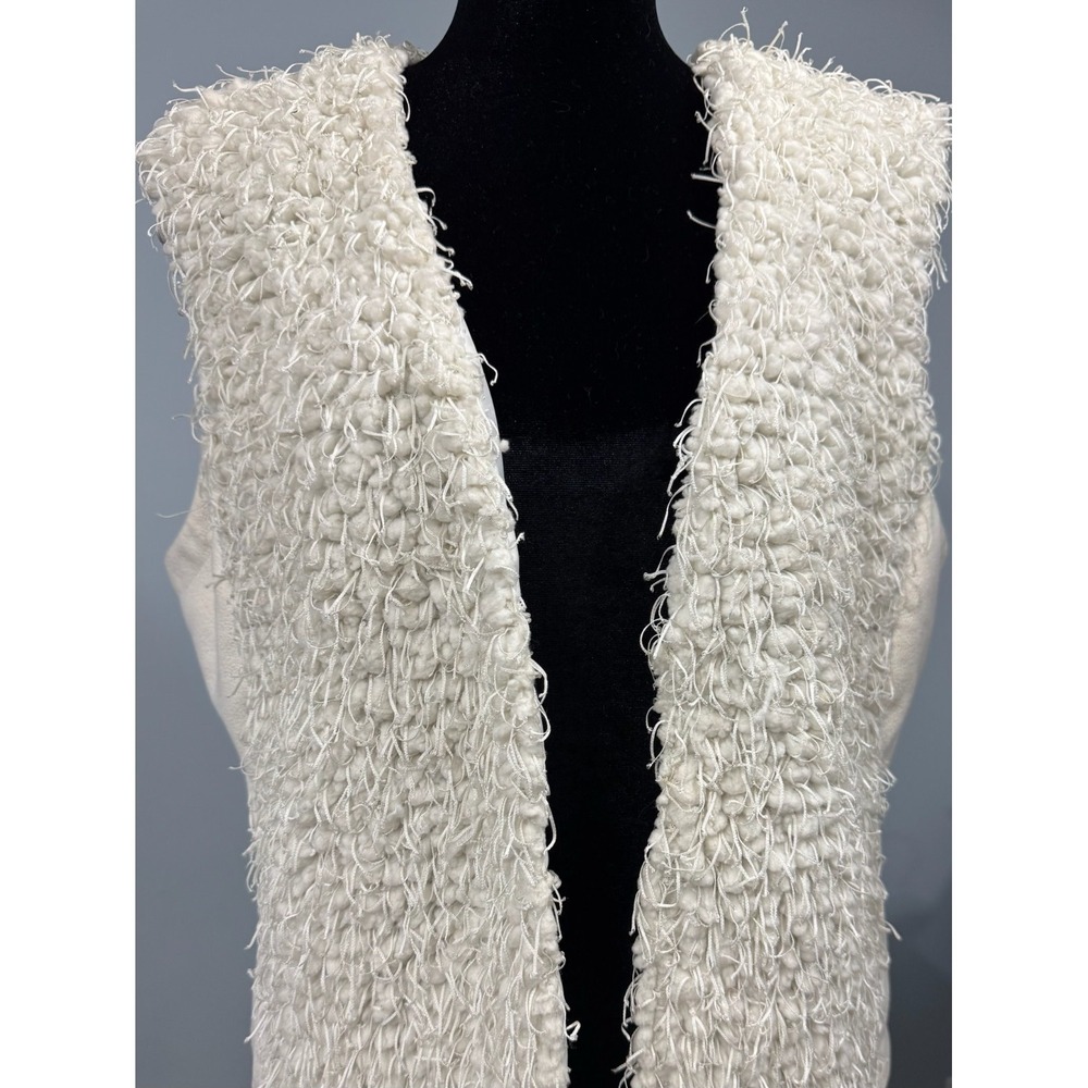 Faux Fur Yest Women Size 12 Ivory With‎ Clasp Closure